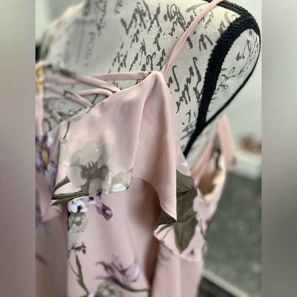 Charlotte Russe - pink floral, women’s blouse, off-the-shoulder - Picture 3 of 3